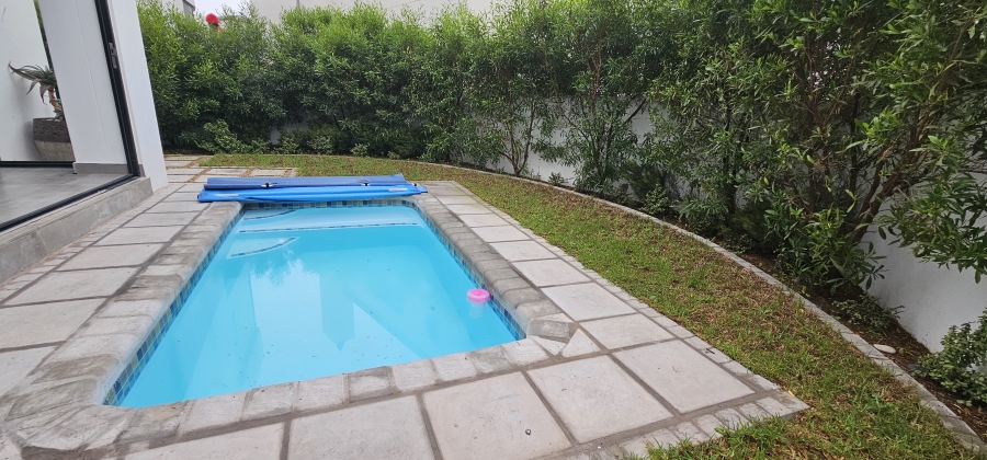 3 Bedroom Property for Sale in Calypso Beach Western Cape